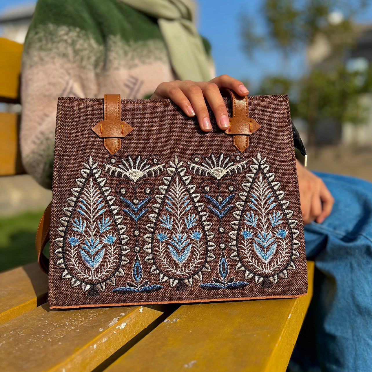 TOTE BAGS